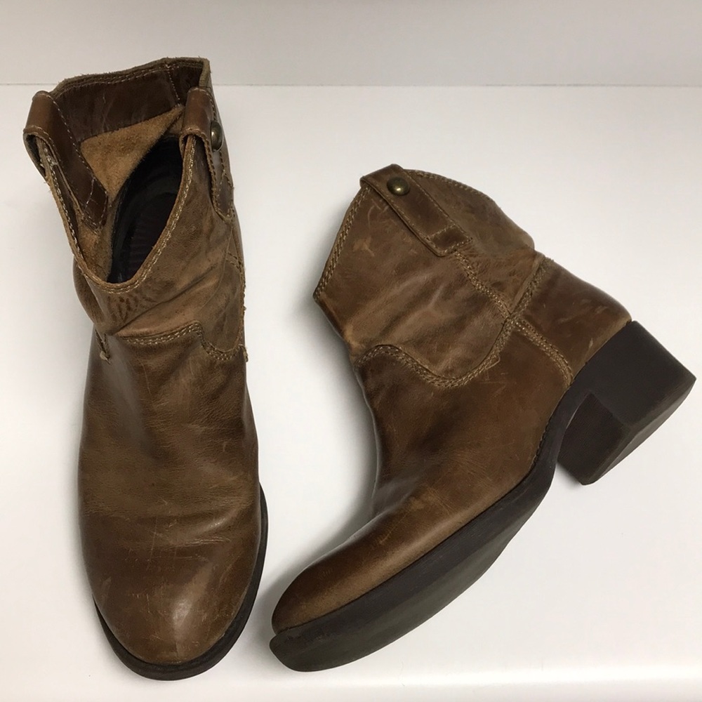 Gianni Bini Short Western Boots
